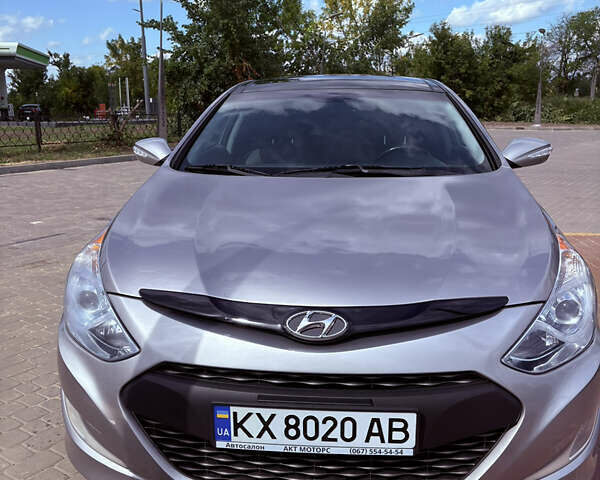Сірий Хендай Соната, об'ємом двигуна 2.4 л та пробігом 207 тис. км за 10700 $, фото 5 на Automoto.ua