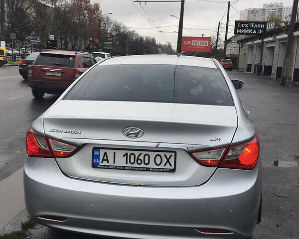 Серый Хендай Соната, объемом двигателя 2 л и пробегом 150 тыс. км за 6300 $, фото 2 на Automoto.ua