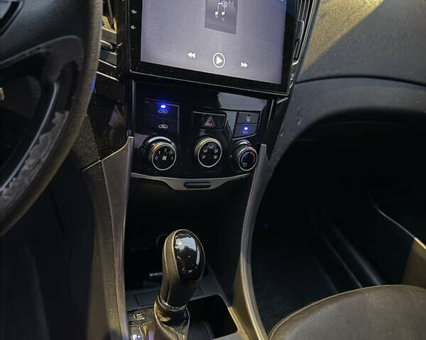 Серый Хендай Соната, объемом двигателя 2 л и пробегом 240 тыс. км за 6000 $, фото 15 на Automoto.ua