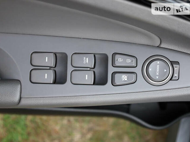 Серый Хендай Соната, объемом двигателя 2.36 л и пробегом 165 тыс. км за 9000 $, фото 25 на Automoto.ua