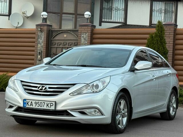 Сірий Хендай Соната, об'ємом двигуна 2 л та пробігом 216 тис. км за 8200 $, фото 1 на Automoto.ua