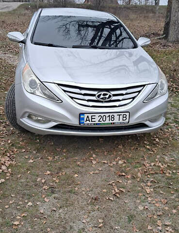 Серый Хендай Соната, объемом двигателя 2.36 л и пробегом 326 тыс. км за 7800 $, фото 2 на Automoto.ua