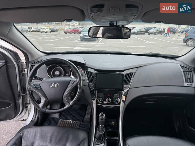 Серый Хендай Соната, объемом двигателя 2 л и пробегом 169 тыс. км за 8000 $, фото 17 на Automoto.ua