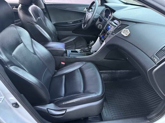 Сірий Хендай Соната, об'ємом двигуна 2 л та пробігом 216 тис. км за 8200 $, фото 14 на Automoto.ua