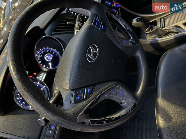 Серый Хендай Соната, объемом двигателя 2 л и пробегом 240 тыс. км за 6000 $, фото 14 на Automoto.ua