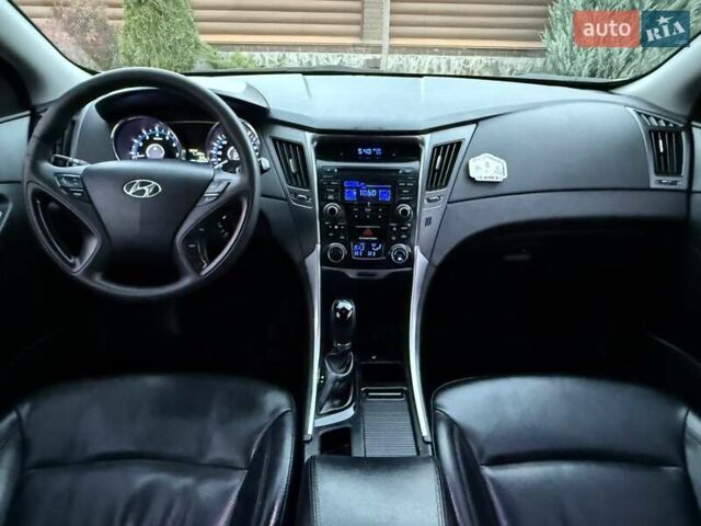 Серый Хендай Соната, объемом двигателя 2 л и пробегом 216 тыс. км за 8200 $, фото 59 на Automoto.ua
