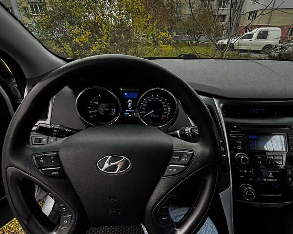 Хендай Соната 2013 у Рівному на Automoto.ua Сірий Хендай Соната, об'ємом двигуна 2 л та пробігом 193 тис. км за 9600 $, фото 7 на Automoto.ua
