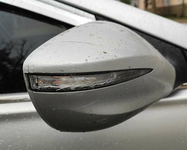 Сірий Хендай Соната, об'ємом двигуна 2 л та пробігом 240 тис. км за 8500 $, фото 3 на Automoto.ua