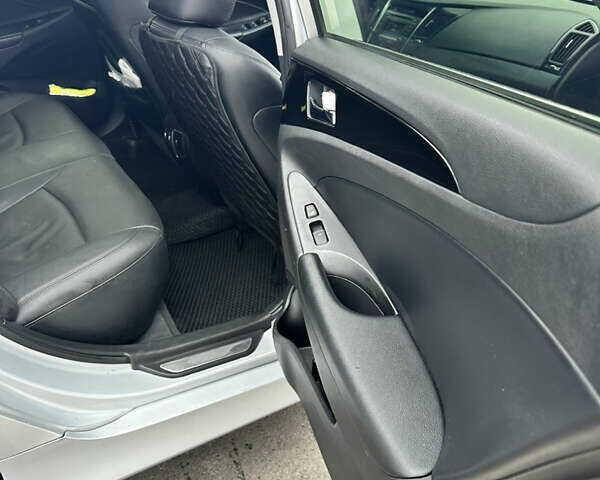 Сірий Хендай Соната, об'ємом двигуна 2.4 л та пробігом 113 тис. км за 10300 $, фото 21 на Automoto.ua