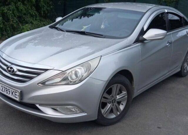 Серый Хендай Соната, объемом двигателя 2 л и пробегом 400 тыс. км за 7300 $, фото 1 на Automoto.ua