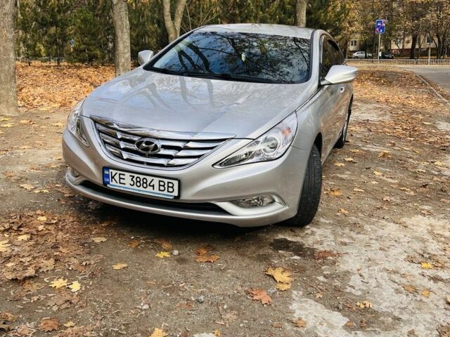 Серый Хендай Соната, объемом двигателя 2 л и пробегом 400 тыс. км за 6800 $, фото 8 на Automoto.ua