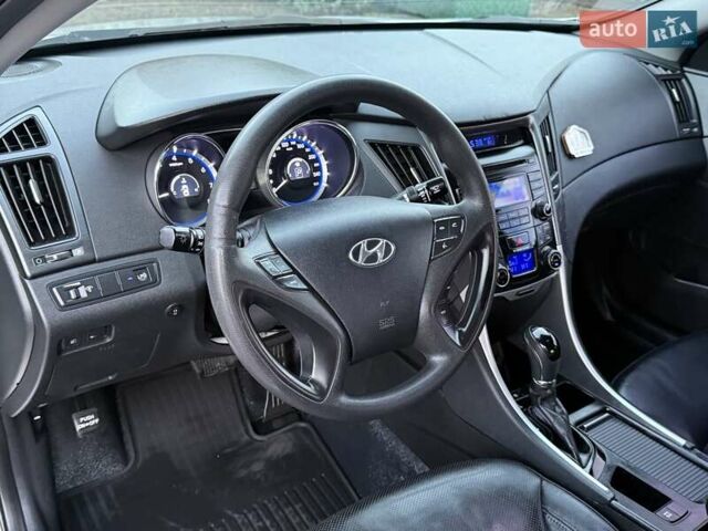 Серый Хендай Соната, объемом двигателя 2 л и пробегом 216 тыс. км за 8200 $, фото 44 на Automoto.ua