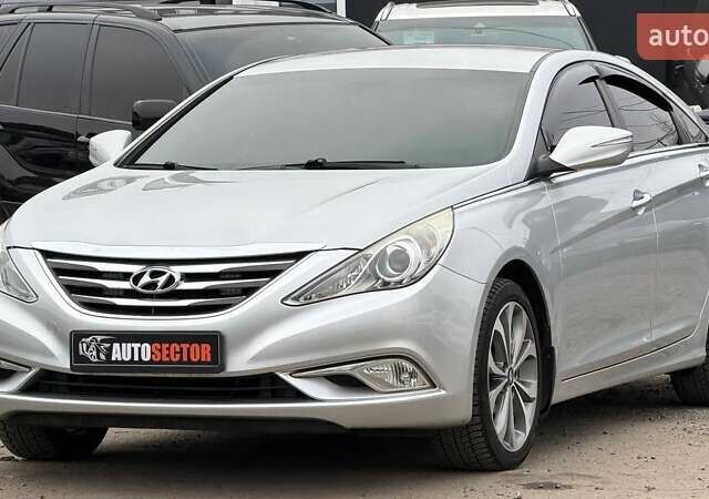 Серый Хендай Соната, объемом двигателя 2 л и пробегом 207 тыс. км за 8500 $, фото 2 на Automoto.ua