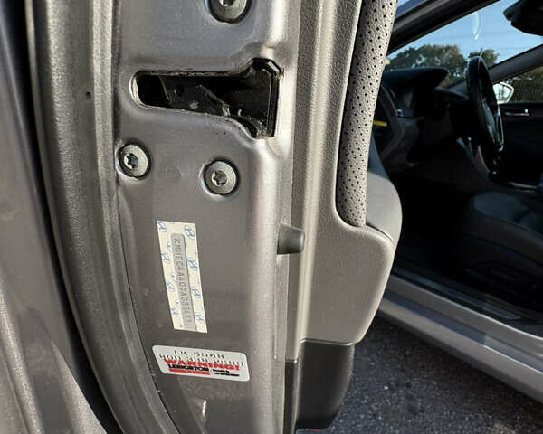 Сірий Хендай Соната, об'ємом двигуна 2.4 л та пробігом 207 тис. км за 10700 $, фото 26 на Automoto.ua