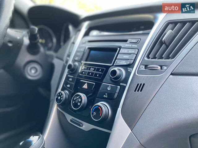 Хендай Соната 2013 у Миколаєві на Automoto.ua Сірий Хендай Соната, об'ємом двигуна 2.4 л та пробігом 151 тис. км за 8099 $, фото 13 на Automoto.ua