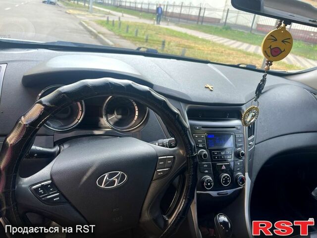 Хендай Соната 2013 в Киеве на Automoto.ua Серый Хендай Соната, объемом двигателя 2 л и пробегом 670 тыс. км за 4900 $, фото 8 на Automoto.ua