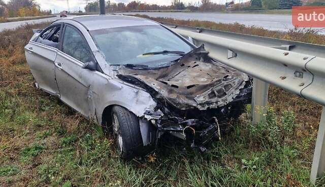 Сірий Хендай Соната, об'ємом двигуна 2 л та пробігом 330 тис. км за 3000 $, фото 2 на Automoto.ua