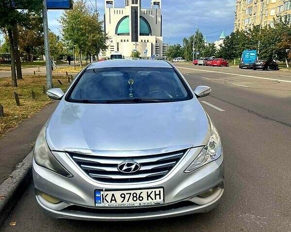Хендай Соната 2013 в Киеве на Automoto.ua Серый Хендай Соната, объемом двигателя 2 л и пробегом 670 тыс. км за 4900 $, фото 10 на Automoto.ua