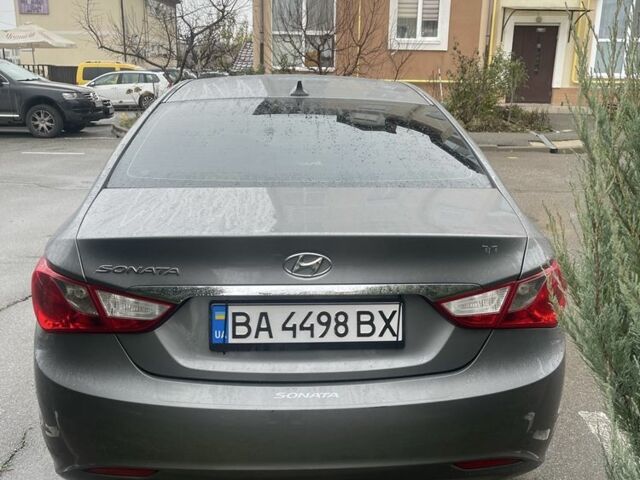 Серый Хендай Соната, объемом двигателя 2.4 л и пробегом 270 тыс. км за 7800 $, фото 2 на Automoto.ua