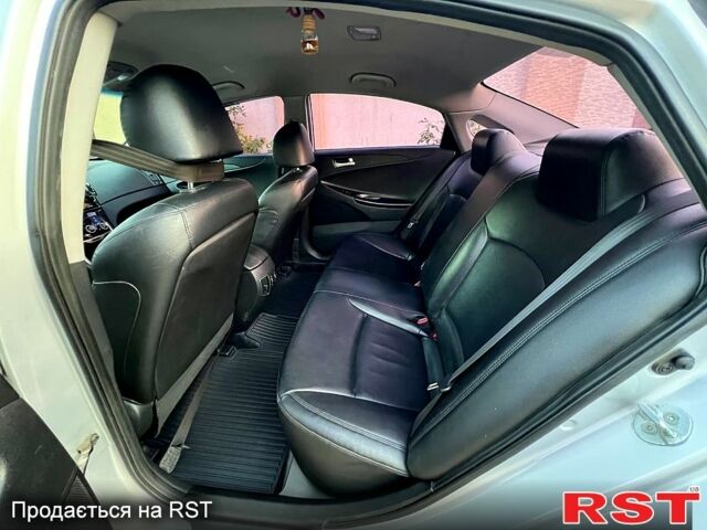 Серый Хендай Соната, объемом двигателя 2 л и пробегом 170 тыс. км за 6800 $, фото 5 на Automoto.ua