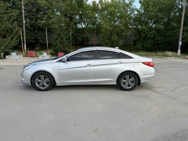 Сірий Хендай Соната, об'ємом двигуна 2 л та пробігом 613 тис. км за 6340 $, фото 1 на Automoto.ua