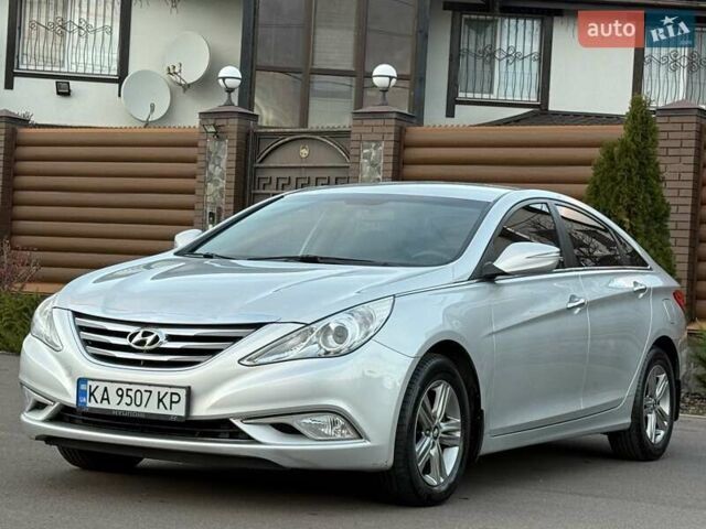 Серый Хендай Соната, объемом двигателя 2 л и пробегом 216 тыс. км за 8200 $, фото 4 на Automoto.ua