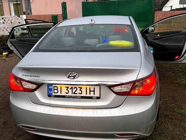 Сірий Хендай Соната, об'ємом двигуна 2.4 л та пробігом 170 тис. км за 8200 $, фото 1 на Automoto.ua