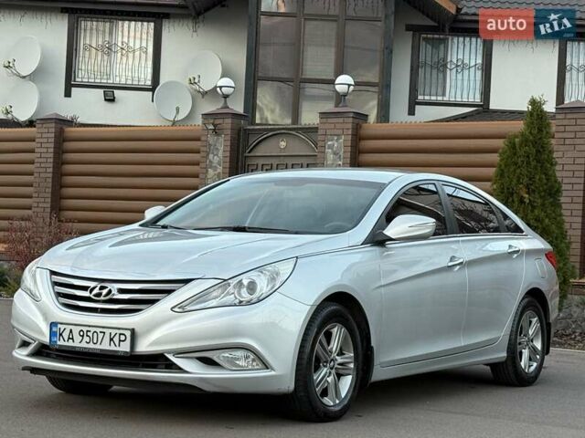 Серый Хендай Соната, объемом двигателя 2 л и пробегом 216 тыс. км за 8200 $, фото 5 на Automoto.ua