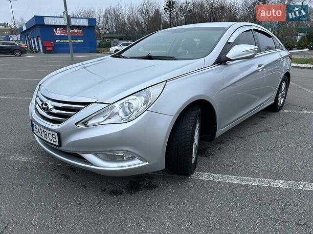 Серый Хендай Соната, объемом двигателя 2 л и пробегом 362 тыс. км за 6800 $, фото 2 на Automoto.ua