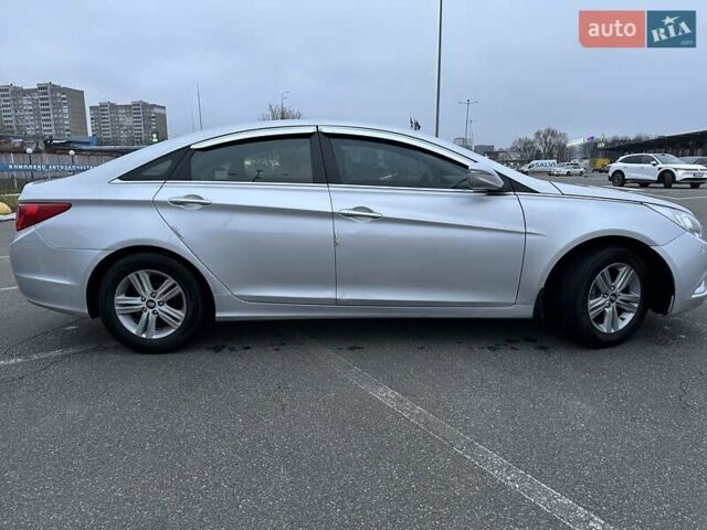 Серый Хендай Соната, объемом двигателя 2 л и пробегом 362 тыс. км за 6800 $, фото 7 на Automoto.ua
