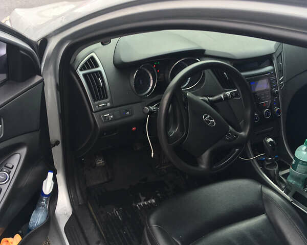 Серый Хендай Соната, объемом двигателя 2 л и пробегом 150 тыс. км за 6300 $, фото 6 на Automoto.ua