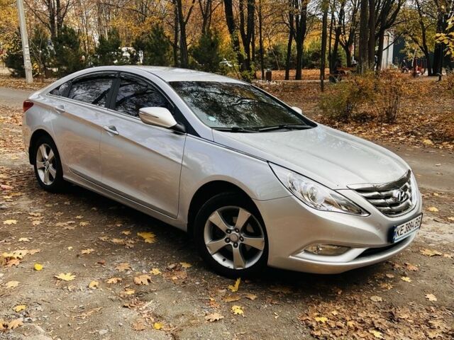 Серый Хендай Соната, объемом двигателя 2 л и пробегом 400 тыс. км за 6800 $, фото 1 на Automoto.ua