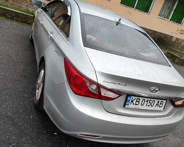 Сірий Хендай Соната, об'ємом двигуна 2 л та пробігом 240 тис. км за 8500 $, фото 5 на Automoto.ua
