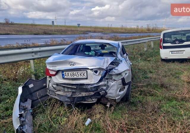 Сірий Хендай Соната, об'ємом двигуна 2 л та пробігом 330 тис. км за 3000 $, фото 3 на Automoto.ua