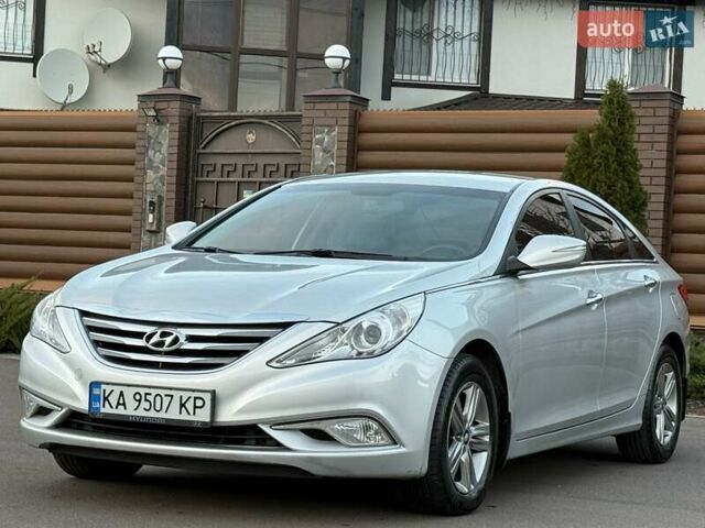 Серый Хендай Соната, объемом двигателя 2 л и пробегом 216 тыс. км за 8200 $, фото 3 на Automoto.ua