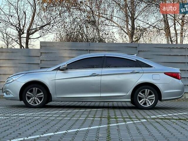 Серый Хендай Соната, объемом двигателя 2 л и пробегом 185 тыс. км за 8100 $, фото 7 на Automoto.ua