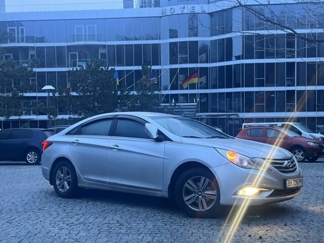 Серый Хендай Соната, объемом двигателя 2 л и пробегом 135 тыс. км за 10500 $, фото 1 на Automoto.ua