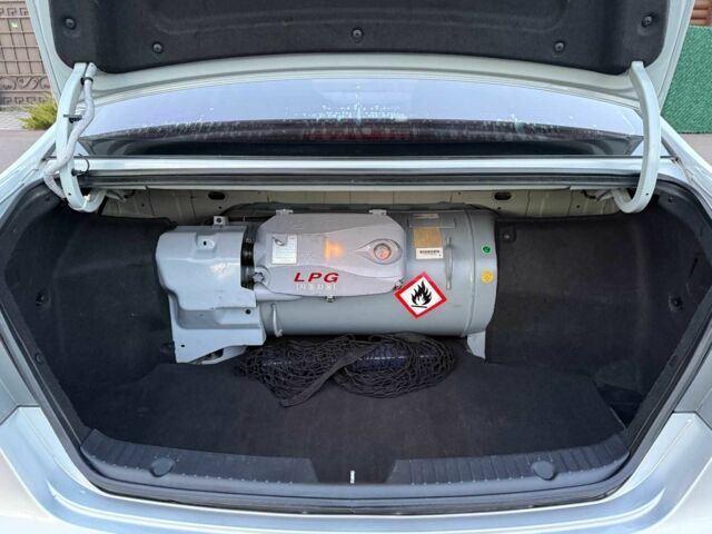 Сірий Хендай Соната, об'ємом двигуна 2 л та пробігом 216 тис. км за 8200 $, фото 22 на Automoto.ua