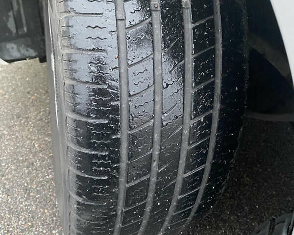 Серый Хендай Соната, объемом двигателя 2 л и пробегом 373 тыс. км за 7300 $, фото 18 на Automoto.ua