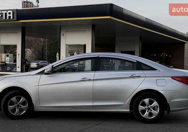 Серый Хендай Соната, объемом двигателя 2 л и пробегом 363 тыс. км за 6700 $, фото 1 на Automoto.ua