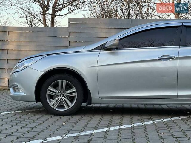 Серый Хендай Соната, объемом двигателя 2 л и пробегом 185 тыс. км за 8100 $, фото 8 на Automoto.ua