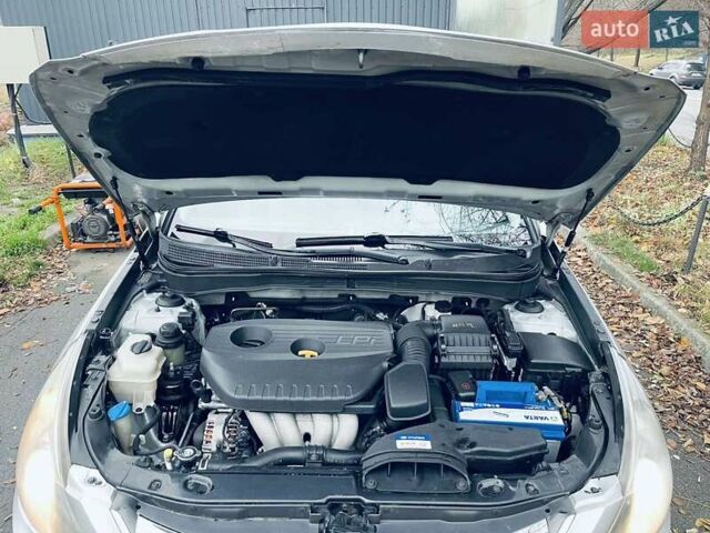 Серый Хендай Соната, объемом двигателя 2 л и пробегом 251 тыс. км за 6700 $, фото 11 на Automoto.ua