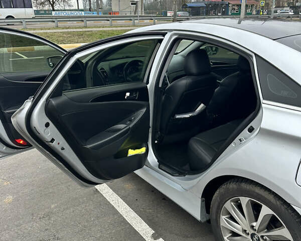 Сірий Хендай Соната, об'ємом двигуна 2.4 л та пробігом 113 тис. км за 10300 $, фото 29 на Automoto.ua