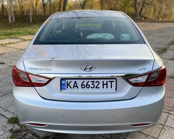 Сірий Хендай Соната, об'ємом двигуна 2 л та пробігом 563 тис. км за 7000 $, фото 5 на Automoto.ua