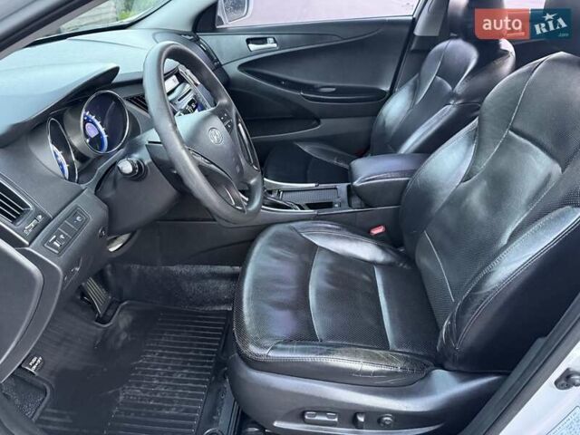 Серый Хендай Соната, объемом двигателя 2 л и пробегом 216 тыс. км за 8200 $, фото 40 на Automoto.ua