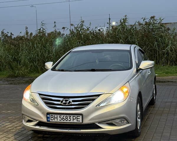 Серый Хендай Соната, объемом двигателя 2 л и пробегом 240 тыс. км за 6000 $, фото 9 на Automoto.ua