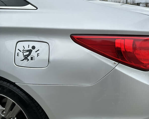 Серый Хендай Соната, объемом двигателя 2 л и пробегом 231 тыс. км за 7300 $, фото 5 на Automoto.ua