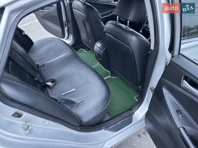 Серый Хендай Соната, объемом двигателя 2 л и пробегом 362 тыс. км за 6800 $, фото 16 на Automoto.ua