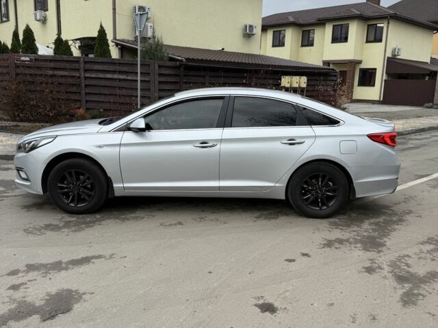 Серый Хендай Соната, объемом двигателя 2 л и пробегом 220 тыс. км за 6700 $, фото 7 на Automoto.ua