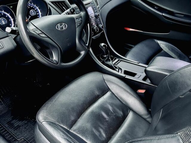 Сірий Хендай Соната, об'ємом двигуна 2 л та пробігом 305 тис. км за 6900 $, фото 9 на Automoto.ua